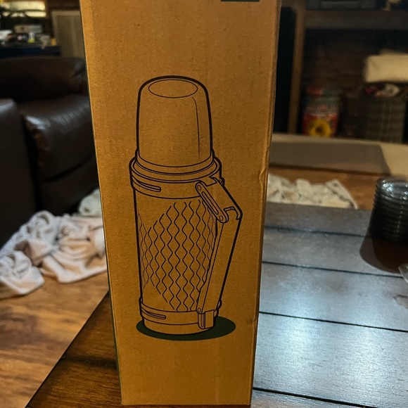 Brand new in box Tupperware thermos flask, 1.2 L with cup - Picture 2 of 2